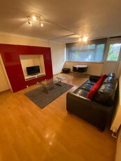 Flat to rent in Windsor Court, London N14