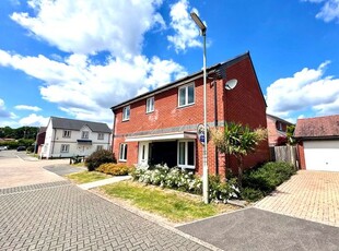 Link-detached house to rent in St. Anthony Road, Basingstoke RG24