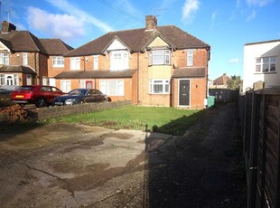 Maisonette to rent in Garston Crescent, Garston, Watford WD25