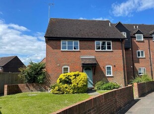 Maisonette to rent in Newbury, Berkshire RG14