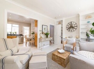 Maisonette to rent in Old Brompton Road, London SW7