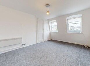 Flat to rent in Portland Place, Kemptown, Brighton BN2