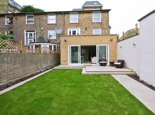 Property to rent in Court Close, St. Johns Wood Park NW8