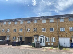 Property to rent in Dent Close, South Ockendon RM15