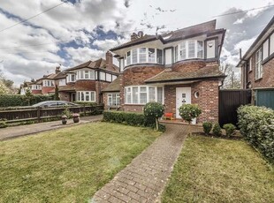 Property to rent in Lauderdale Drive, Richmond TW10