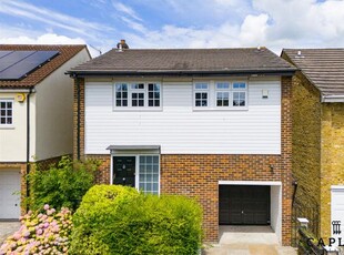 Property to rent in Westbury Lane, Buckhurst Hill IG9