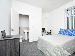 Room to rent in Coal Clough Lane, Burnley BB11