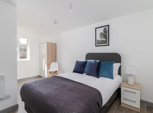 Room to rent in Leeds Road, Castleford WF10