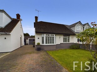 Semi-detached bungalow to rent in Kingshawes, Benfleet SS7