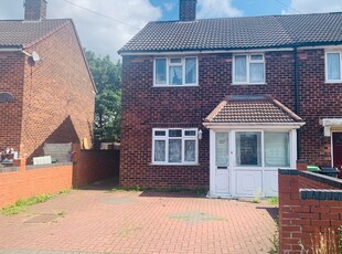 Semi-detached house to rent in Great Arthur Street, Smethwick B66