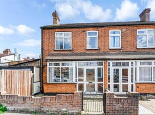 Semi-detached house to rent in Woodland Road, North Chingford E4