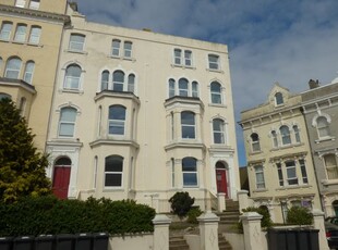 Studio to rent in Orchard Gardens, Teignmouth TQ14