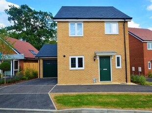 Terraced house to rent in Chigwell, Essex IG7