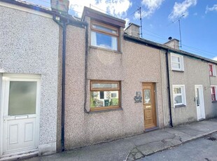 Terraced house to rent in Efailnewydd, Pwllheli LL53