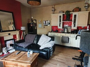 Terraced house to rent in Frank Street, Bradford BD7
