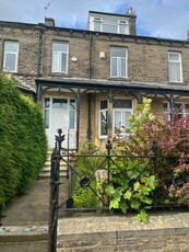 Terraced house to rent in Grange Road, Bradford, West Yorkshire BD15
