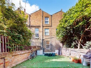 Terraced house to rent in Grange Road, London SE1