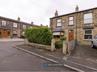 Terraced house to rent in Grove Terrace, Bradford BD11