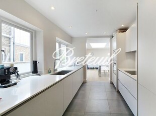 Terraced house to rent in Hannell Road, London SW6