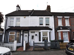 Terraced house to rent in Kings Avenue, Watford WD18