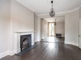 Terraced house to rent in Oxford Gardens, North Kensington, London W10