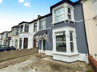Terraced house to rent in St. Albans Road, Ilford IG3