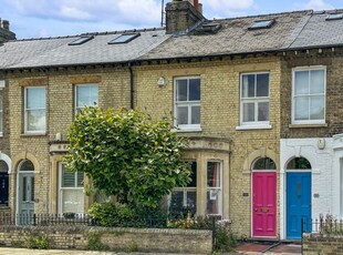 Terraced house to rent in Tenison Road, Cambridge CB1
