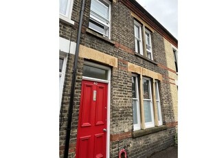 Terraced house to rent in Thoday Street, Cambridge CB1