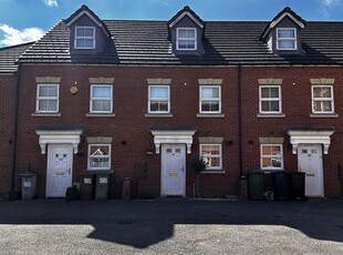 Terraced house to rent in Wharf Lane, Solihull B91