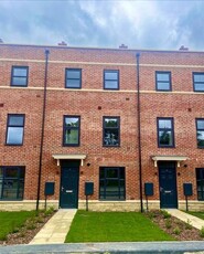Town house to rent in Acasia Terrace, Seacroft, Leeds LS14