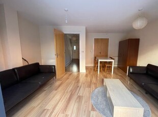 Town house to rent in Bell Barn Road, Edgbaston, Birmingham B15