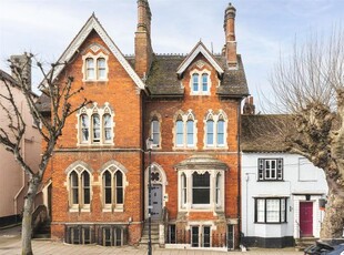 Town house to rent in High Street, Saffron Walden CB10