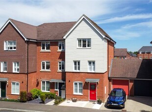 Town house to rent in Jasmine Square, Woodley, Reading, Berkshire RG5