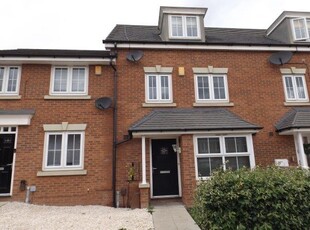 Town house to rent in Kenbrook Road, Nottingham NG15