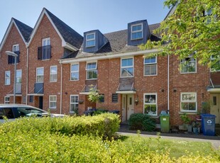 Town house to rent in Linton Close, Eaton Socon, St Neots PE19