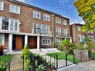 Town house to rent in Marlborough Hill, St Johns Wood, London NW8