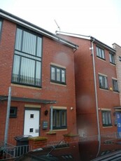 Town house to rent in New Welcome Street, Hulme, Manchester. M15