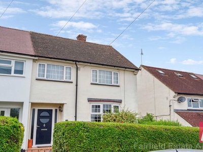 3 bedroom semi-detached house for sale Watford, WD19 6LN