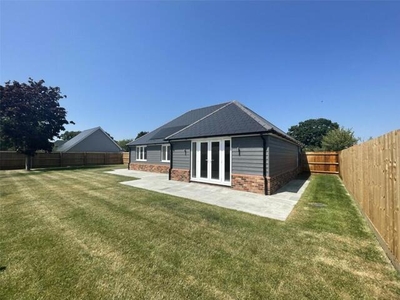3 Bedroom Bungalow For Sale In Burnham-on-crouch, Essex