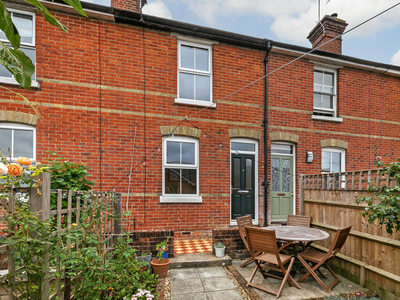 2 bedroom terraced house for sale in Chesil Terrace, Winchester, SO23