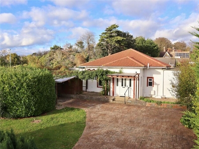 2 bedroom bungalow for sale in Durrington Hill, Worthing, West Sussex, BN13