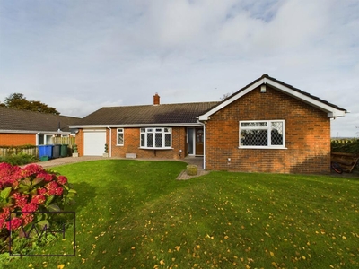 2 bedroom detached bungalow for sale in Stonecross Drive, Sprotbrough, Doncaster, DN5