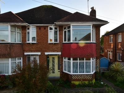 2 bedroom flat for sale in Bruce Avenue, Worthing, West Sussex, BN11