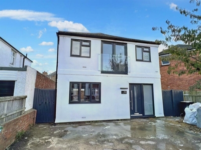 3 bedroom detached house for sale in St. Philips Avenue, Eastbourne, BN22