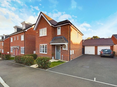 3 bedroom detached house for sale in Wrendale Drive, Worcester, Worcestershire, WR2