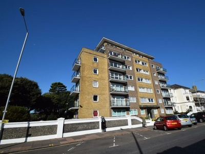 3 bedroom flat for sale in Chiswick Place, Eastbourne, BN21