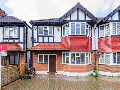 3 bedroom House for sale in Gracefield Gardens, Streatham SW16