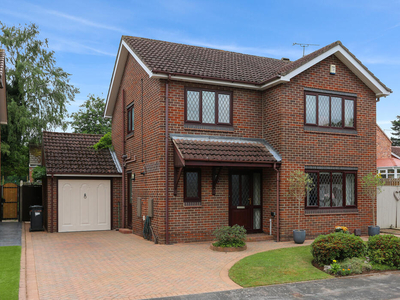 4 bedroom detached house for sale in Hollin Close, Rossington , Doncaster, South Yorkshire, DN11