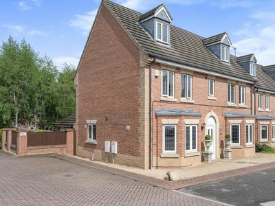 5 bedroom detached house for sale in Apple Tree Way, Bessacarr, Doncaster, DN4