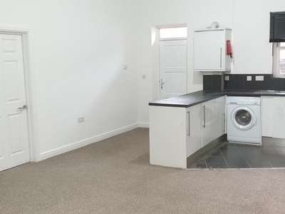Flat to rent in South End, Croydon, Surrey CR0